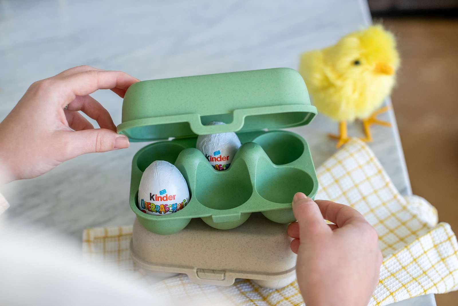 Eierbox f&uuml;r 6 Eier in gr&uuml;n von Koziol Eggs to go
