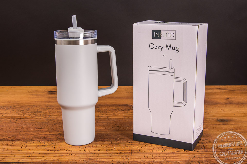 Trinkbecher Ozzy 1200ml in wei&szlig; mit Kartonverpackung