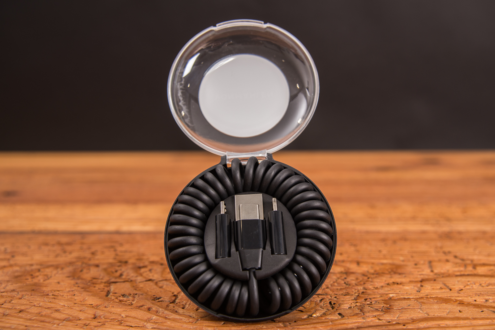 Universalladekabel in Schwarz in runder Kunststoff Aufbewahrungsbox