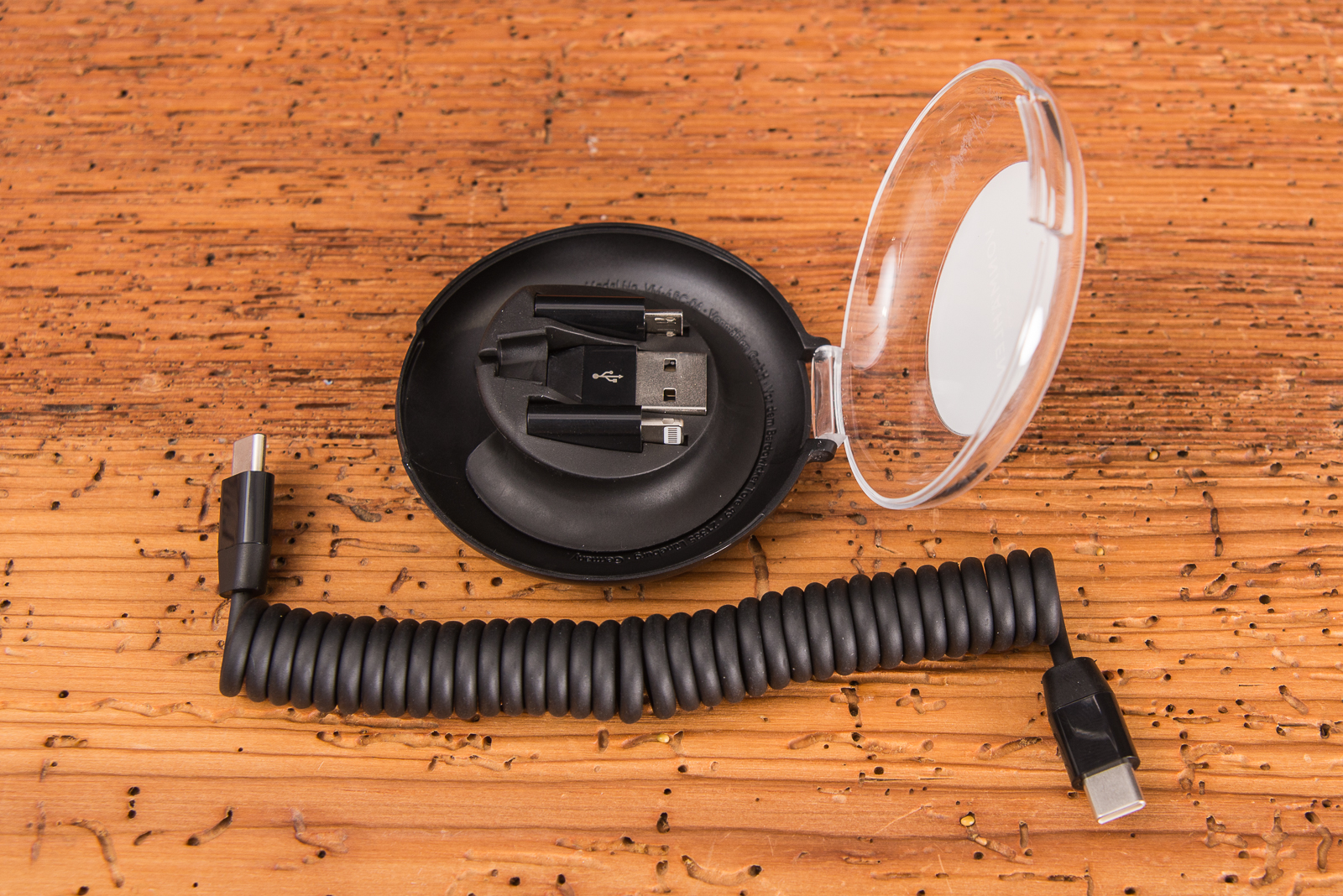 Nahaufnahme des ausgerollten Kabels des universellen Ladekabels Allroundo C in schwarz