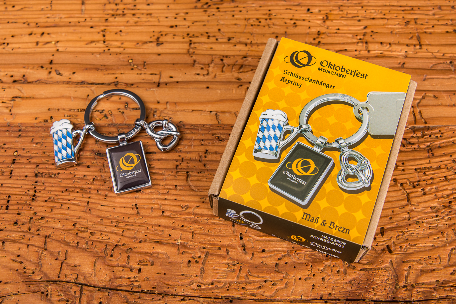 Oktoberfest M&uuml;nchen Schl&uuml;sselanh&auml;nger von Troika mit Anh&auml;nger Ma&szlig; & Brezn. Das Oktoberfestlogo ist pr&auml;sent mittig platziert.