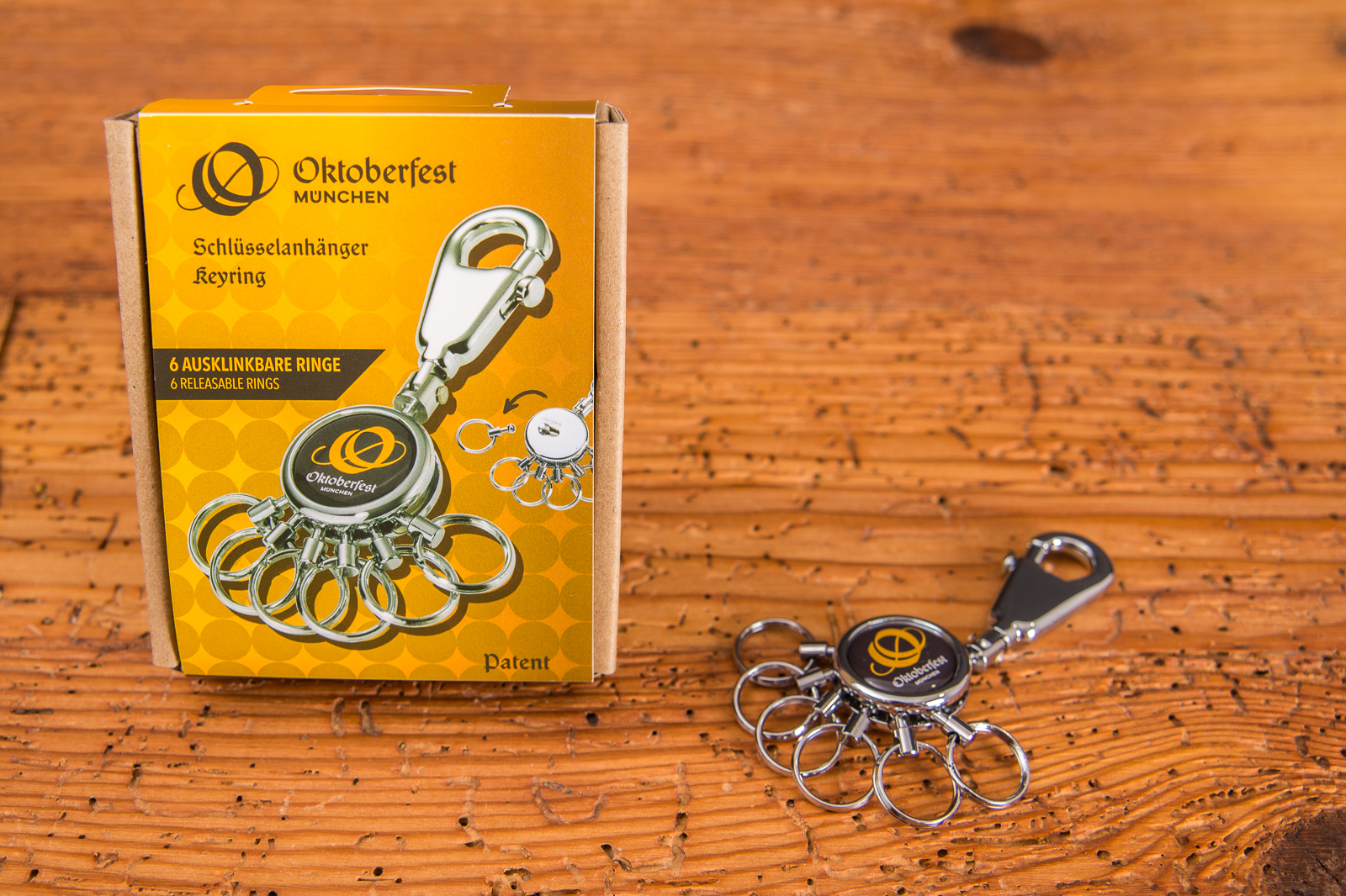 Der Schl&uuml;sselanh&auml;nger Patent von Troika im Oktoberfestdesign mit Oktoberfestlogo in der Mitte ist ein sch&ouml;nes Geschenk f&uuml;r Gesch&auml;ftspartner und Kunden. Die 6 ausklinkbaren Sch&uuml;sselringe sind ein besonderes Highlight. 