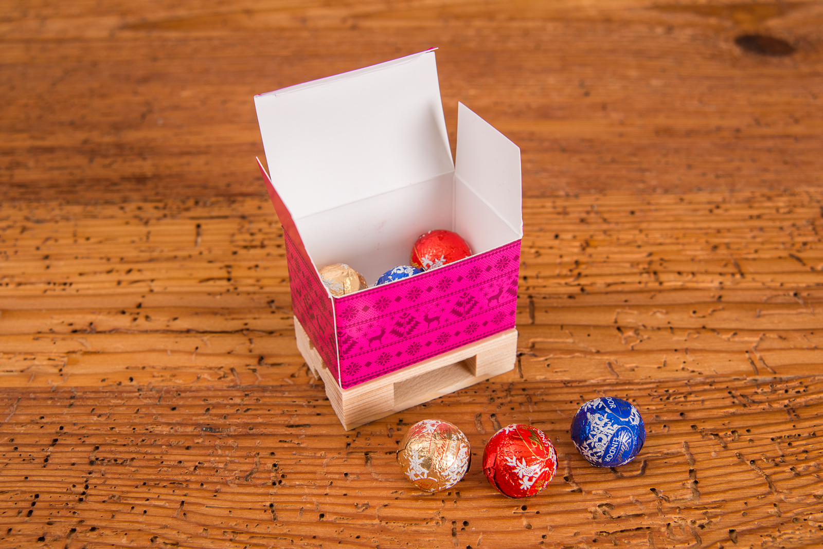 Mini-Palette mit Lindor-F&uuml;llung als Werbegeschenk f&uuml;r Transportdienstleister