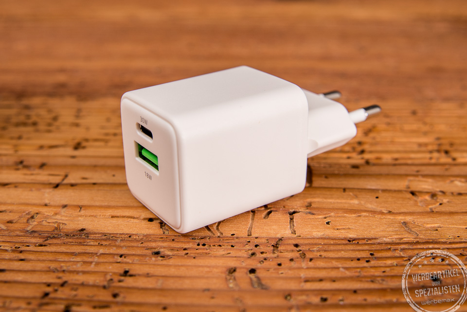 Schnellladeger&auml;t USB-C Anschluss in wei&szlig; als Werbeartikel