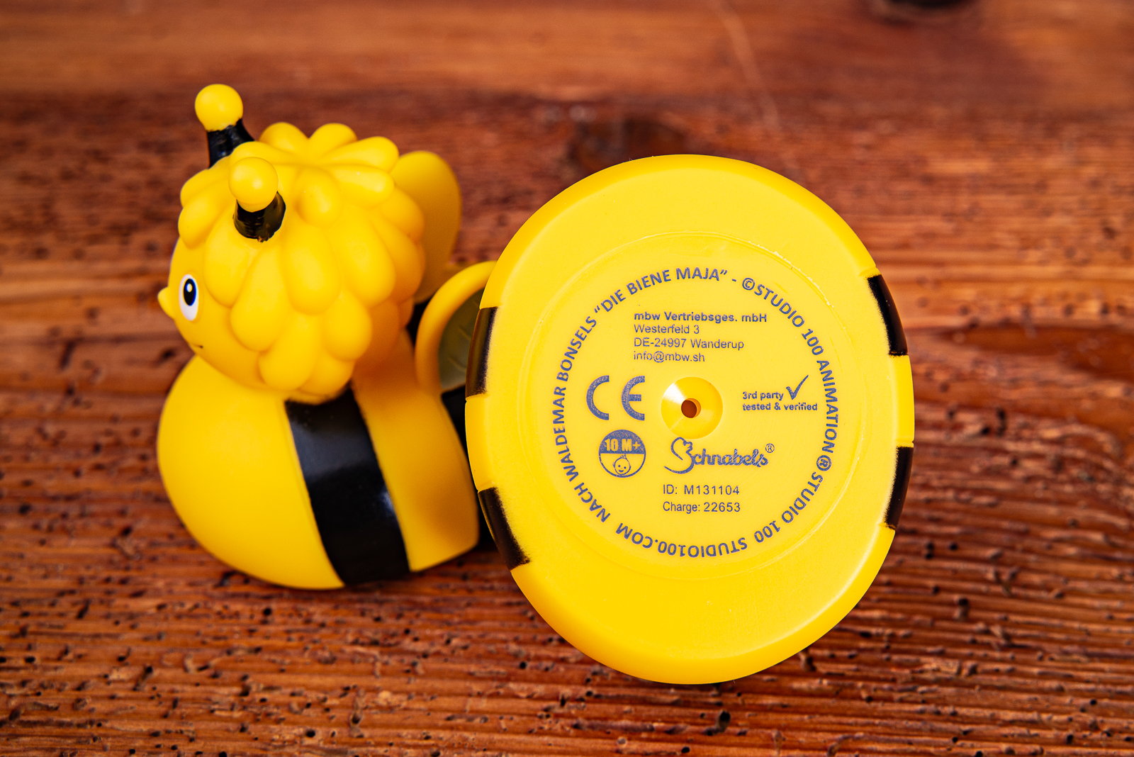 Quietscheenten Biene Maja sitzend normal und Biene Willi mit Bodenansicht.