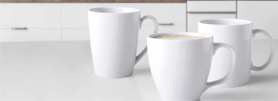 Vier wei&szlig;e KAHLA Werbetassen Basic Range 