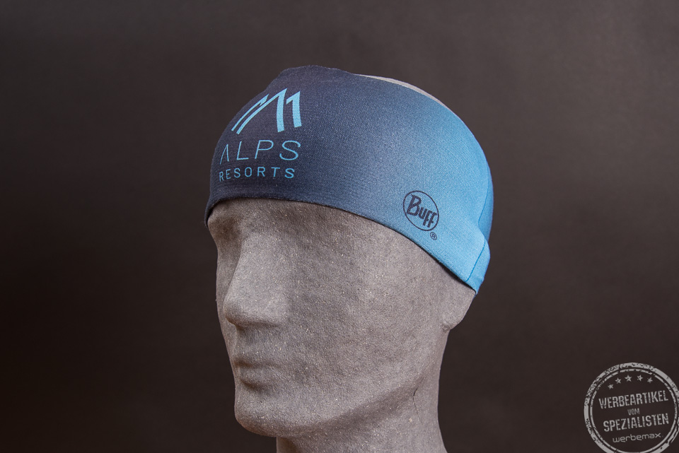 Ein schwarzer Styroporkopf mit einem BUFF CoolNet UV Headband mit Logodruck als Werbeartikel.