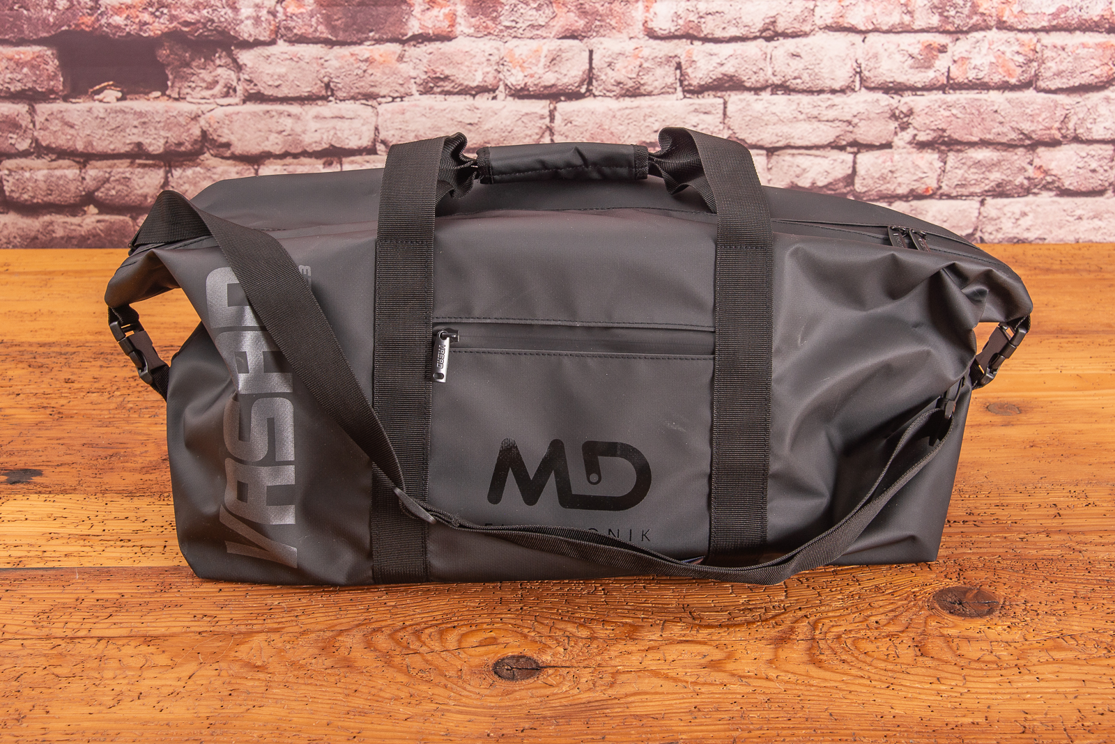 Sporttasche mit Logodruck als ideales Mitarbeitergeschenk. Verf&uuml;gbar in 5 Farben, die mit Logo bedruckt ein sch&ouml;nes Geschenk sind. 