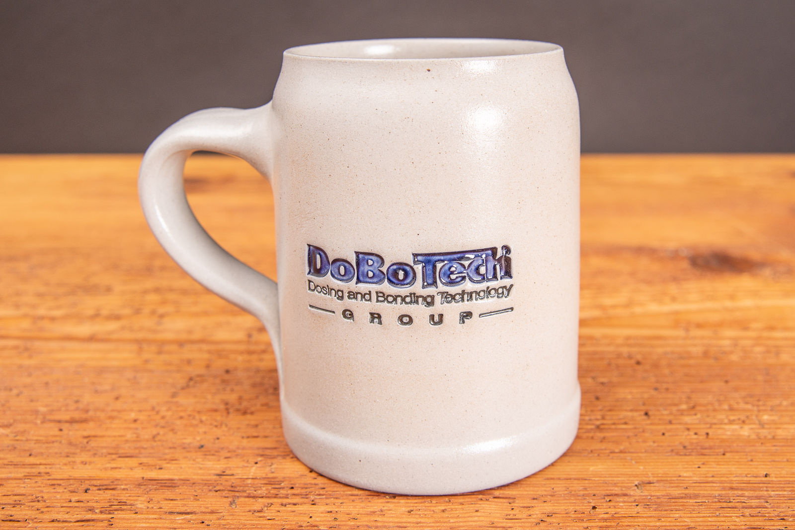 Bierkrug mit Logopr&auml;gung als Werbeartikel zum Jubil&auml;um.