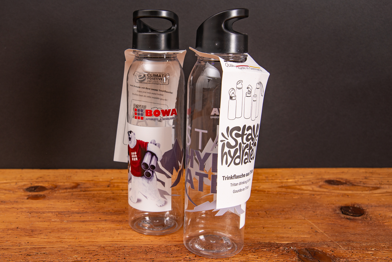 Zwei bedruckte Trinkflaschen als Werbeartikel.