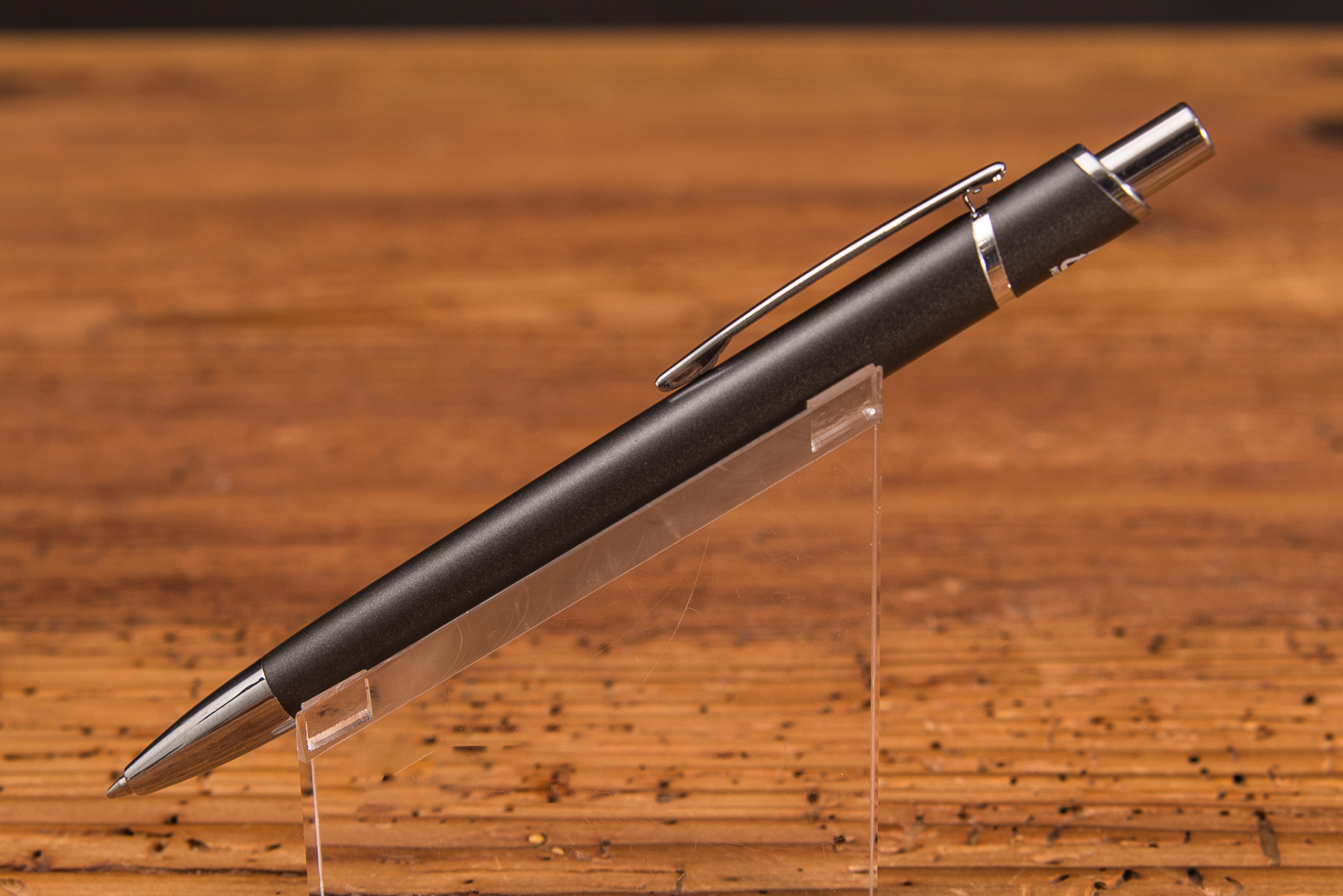 Kugelschreiber in schwarz mit Logogravur als g&uuml;nstigen Streuartikel f&uuml;r Messen und Events.