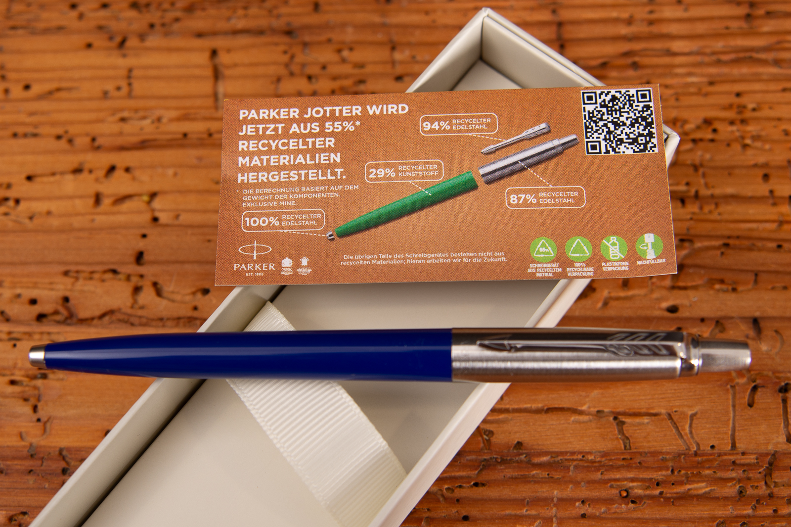 Hochwertiges Kundengeschenk mit Logo aus recycelten Materialien im edlen Etui. Nachhaltiges Werbegeschenk f&uuml;r Kollegen und Kunden. 