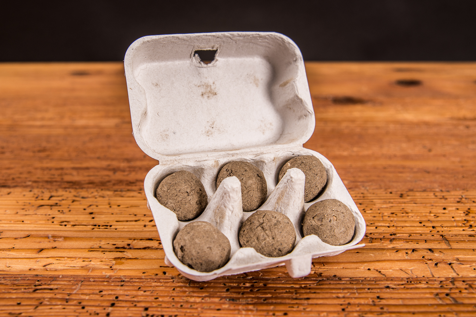 Nachhaltige Werbegeschenke zum Wachsen. Mini Eierkarton mit 6 Samenkugeln nicht nur zu Ostern