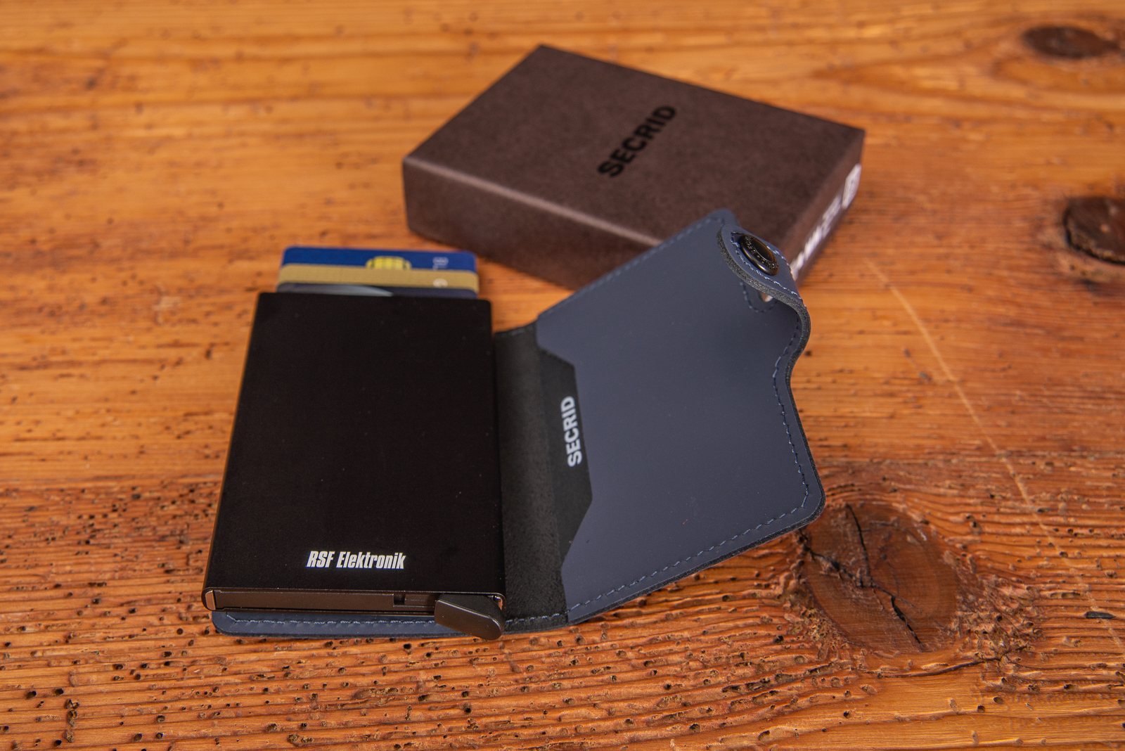 Secrid Miniwallet mit Logogravur RSF Elektronik als Werbegeschenk.