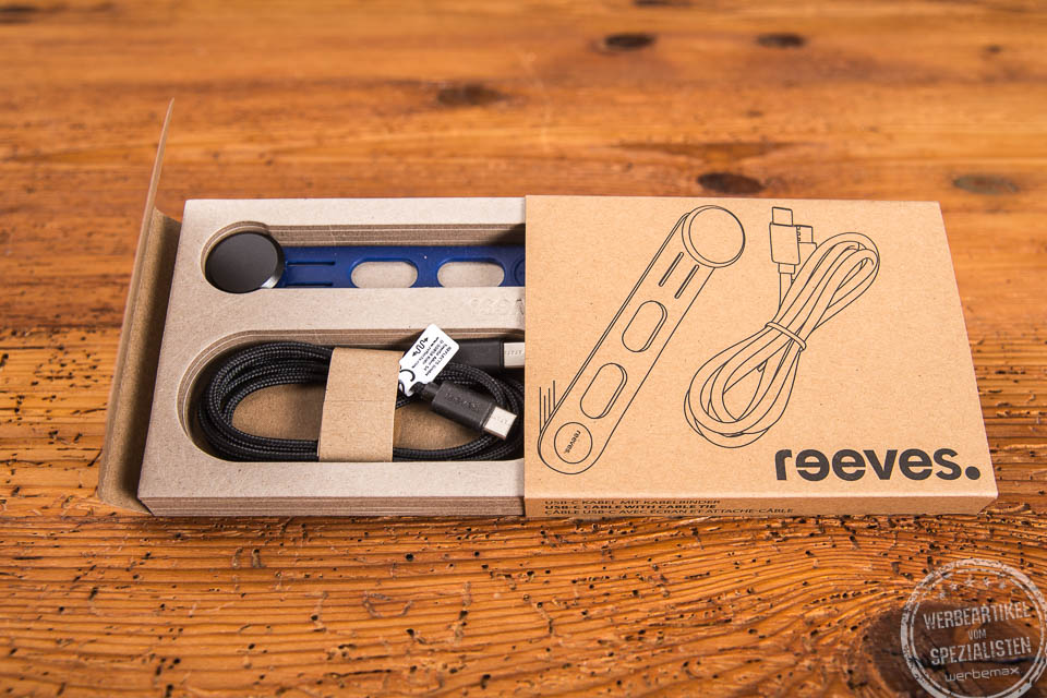 Technisches Werbegeschenk f&uuml;r junge Zielgruppen, innovatives Ladekabel mit integrierter Befestiung