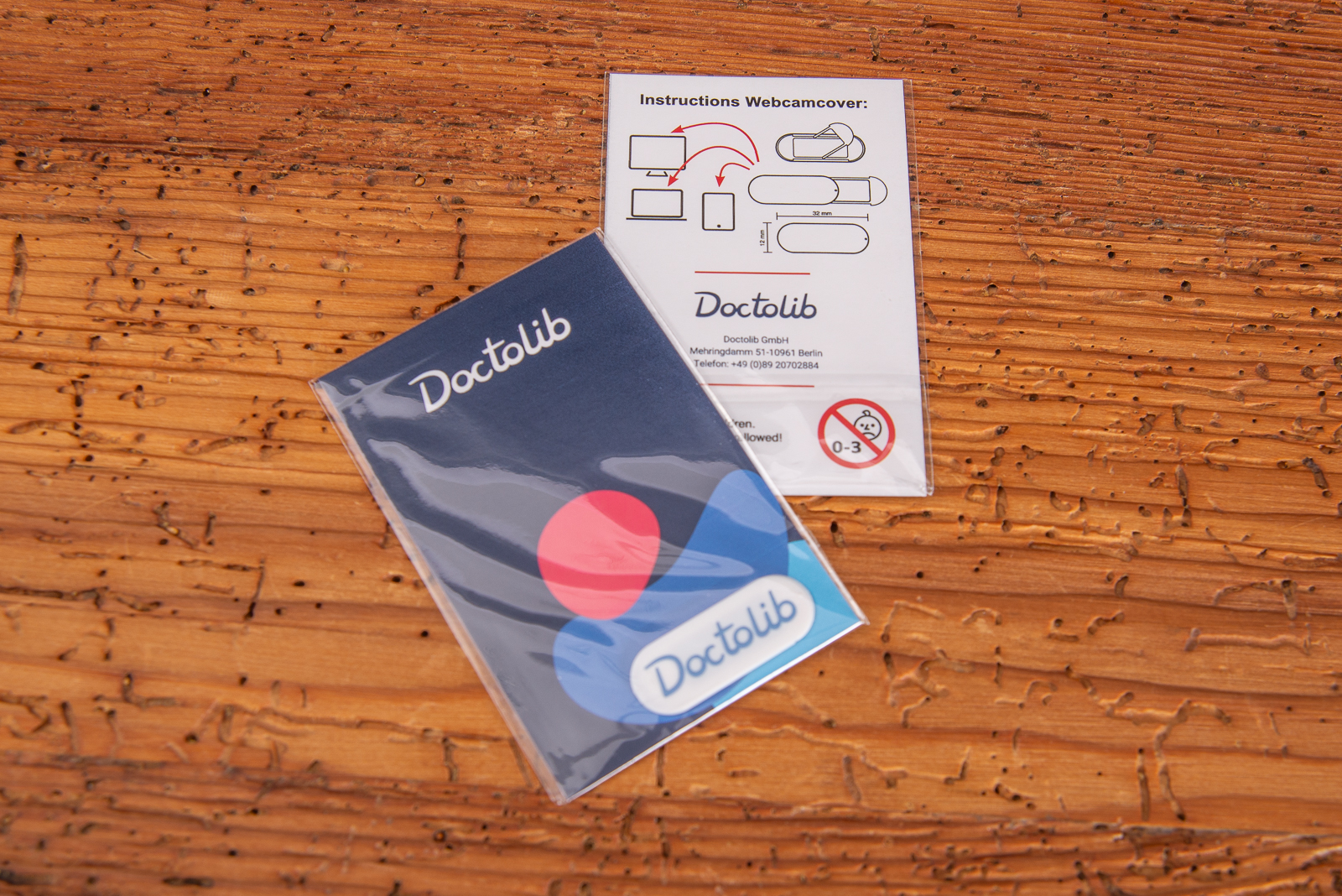 Webcamcover mit Logodruck und Werbekarte.