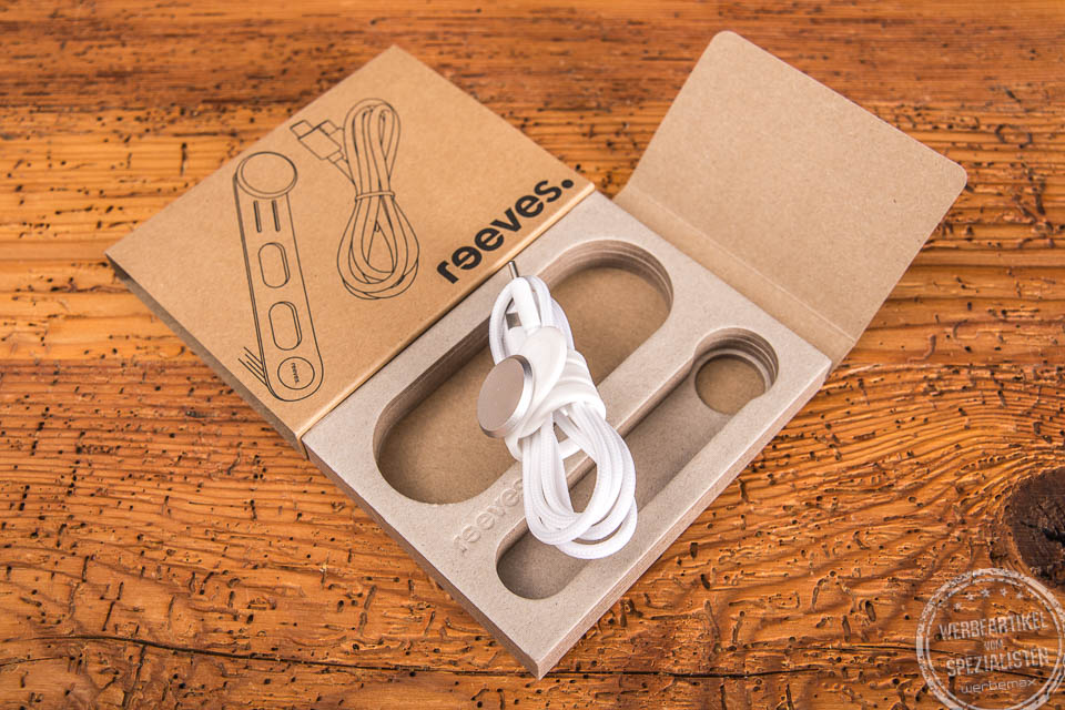 Praktisches Ladekabel mit innovativem Bestigungssystem mit Ihrem Logo 