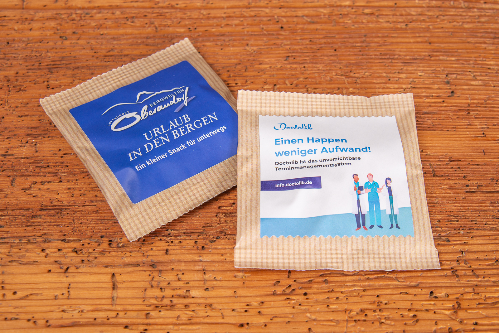 Wellnuss Premium-Snack im Flowpack mit Werbeetikett.