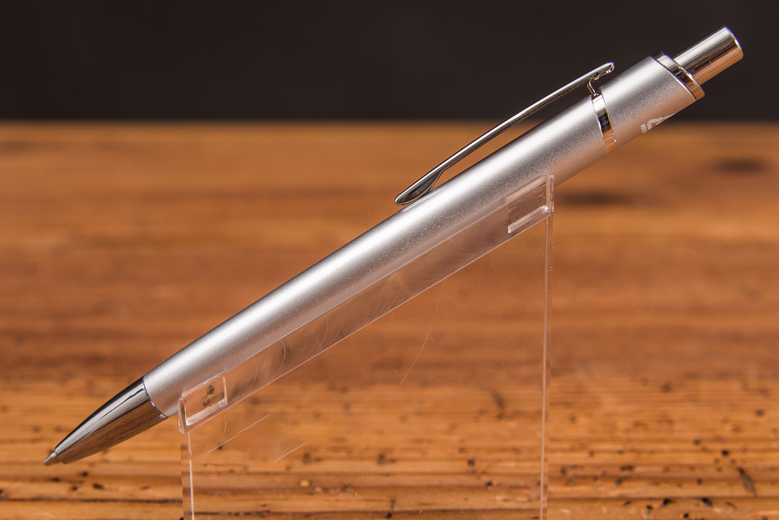 Recycelter Aluminiumkugelschreiber von Parker in silber mit Gro&szlig;raummine als g&uuml;nstiger Streuartikel