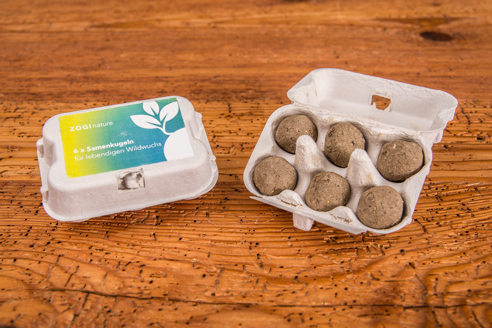 Eierkarton gef&uuml;llt mit Samenbomben mit Logo