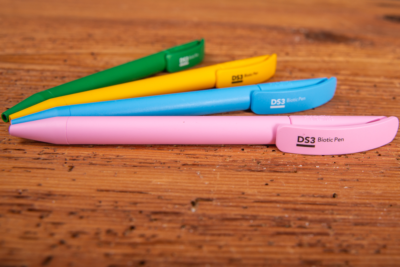 Werbemittel Kugelschreiber Prodir Ds3 biotic in vier unterschiedlichen Farben.