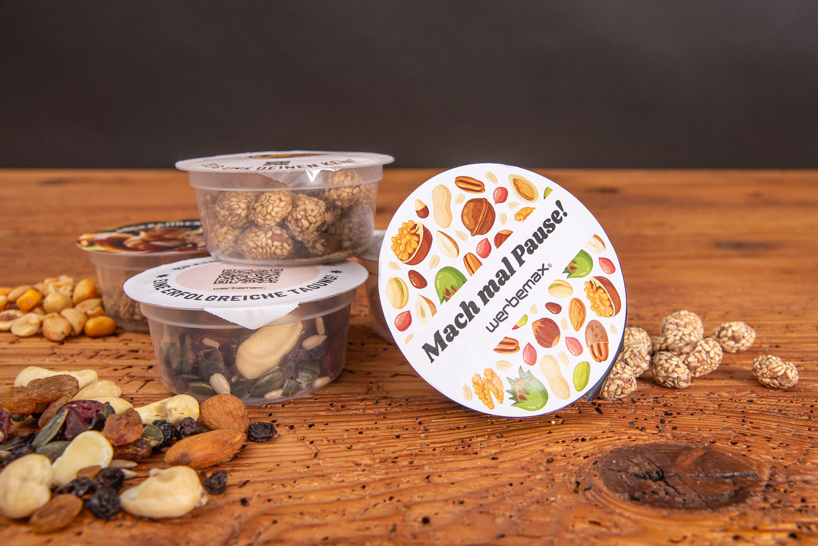 Nussmischung nuts-box mit individuell gestaltetem Deckel.