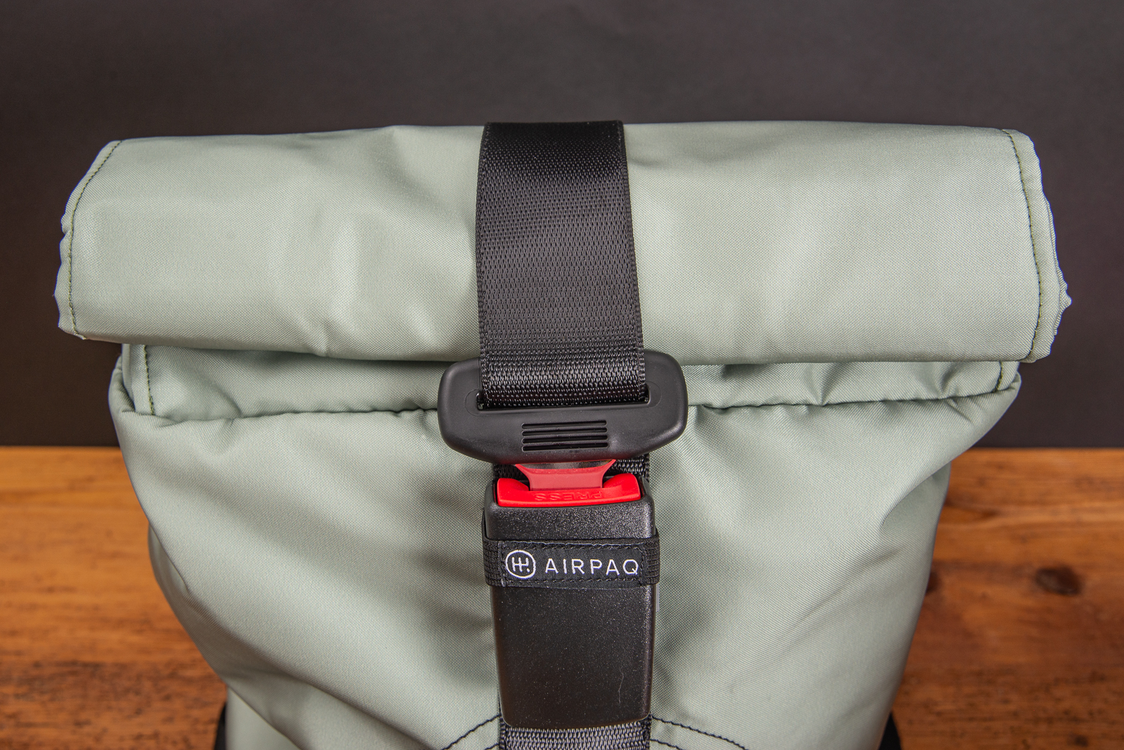 Rolltop Rucksack aus Autoschrott als Werbeartikel AIRPAQ.