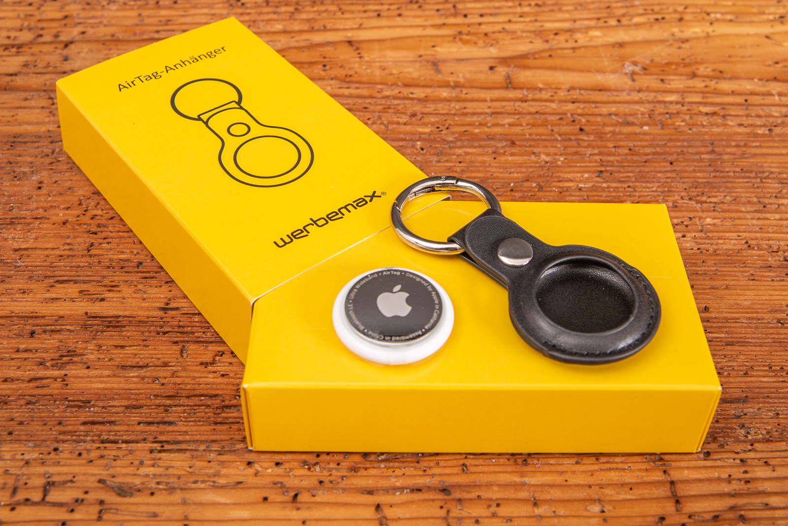 Apple Airtag in schwarz auf mit einem passenden Cover mit Schl&uuml;sselring. Verschenken Sie das Airtag mit Ihrem Logo in einer sch&ouml;nen Kartonage. 