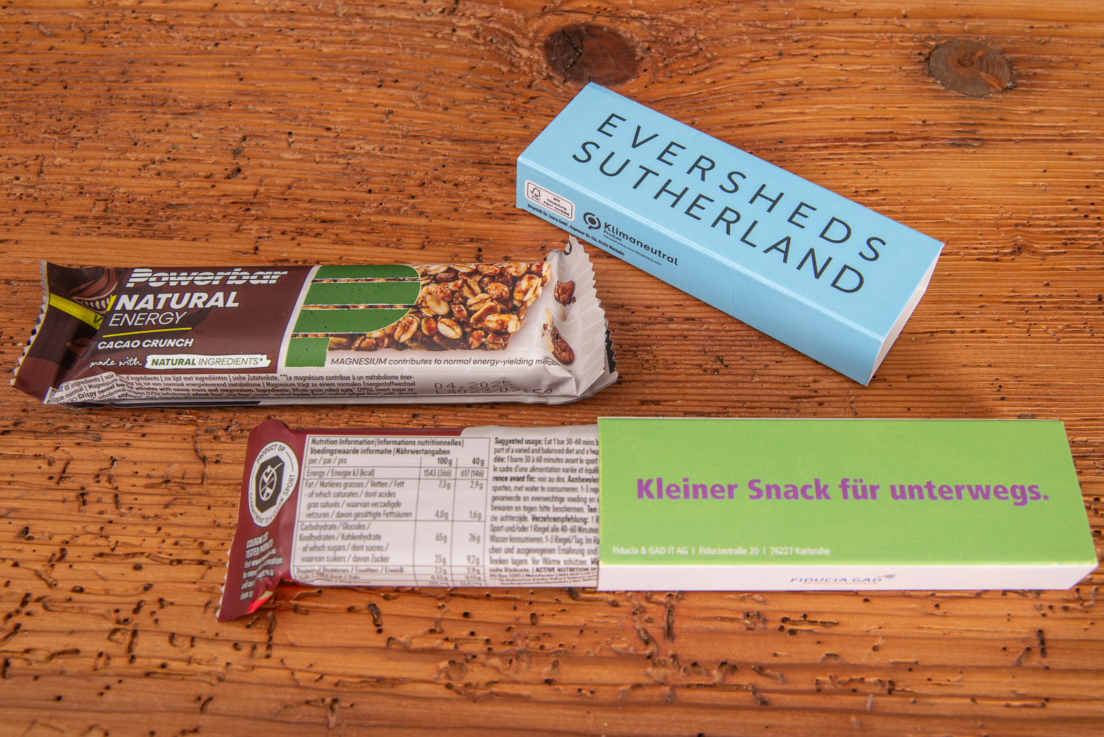 Veganer Energyriegel von Powerbar im vollfl&auml;chig bedruckten Werbeschuber