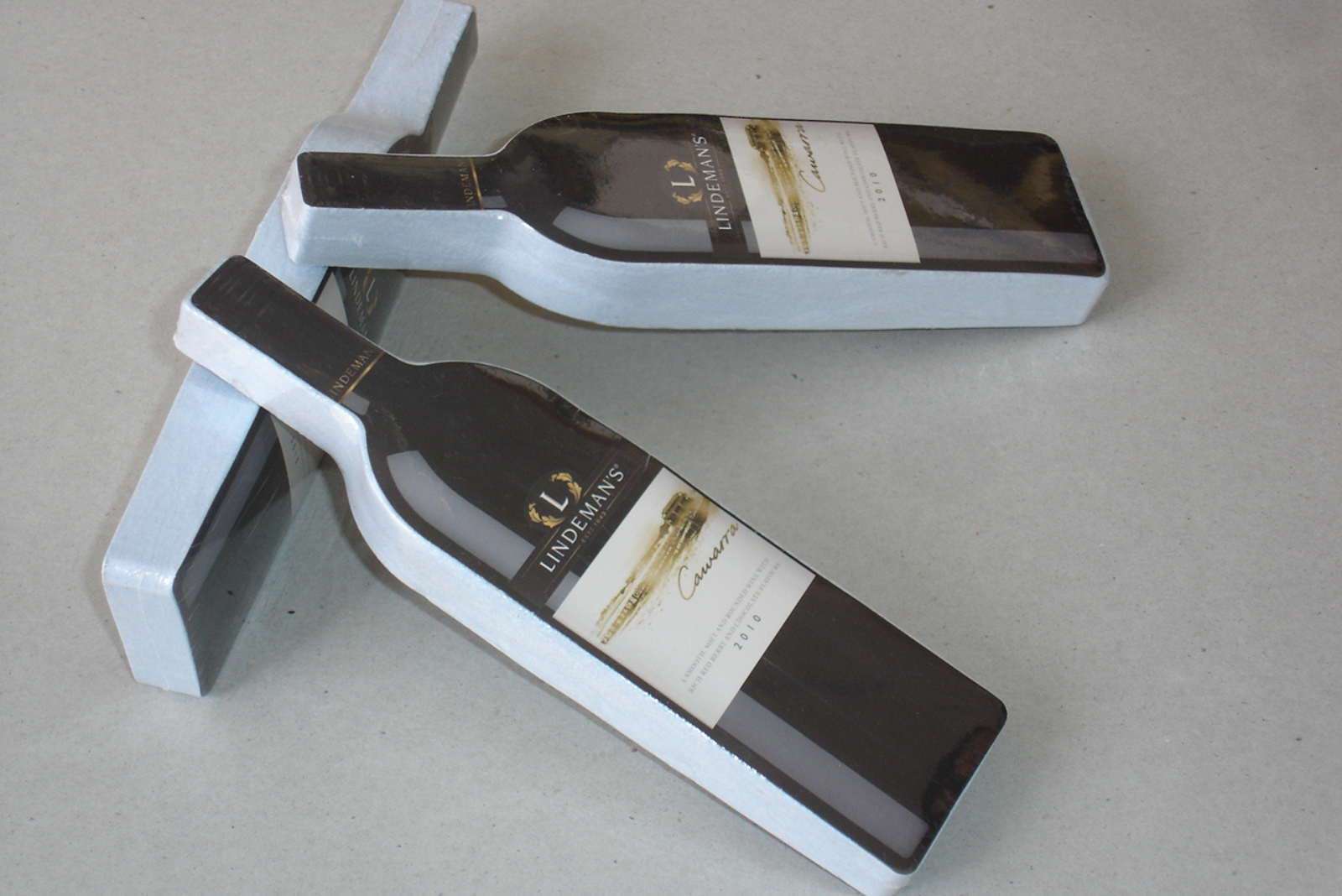 Gepresstes Handtuch in Sonderform Weinflasche als Werbeartikel.