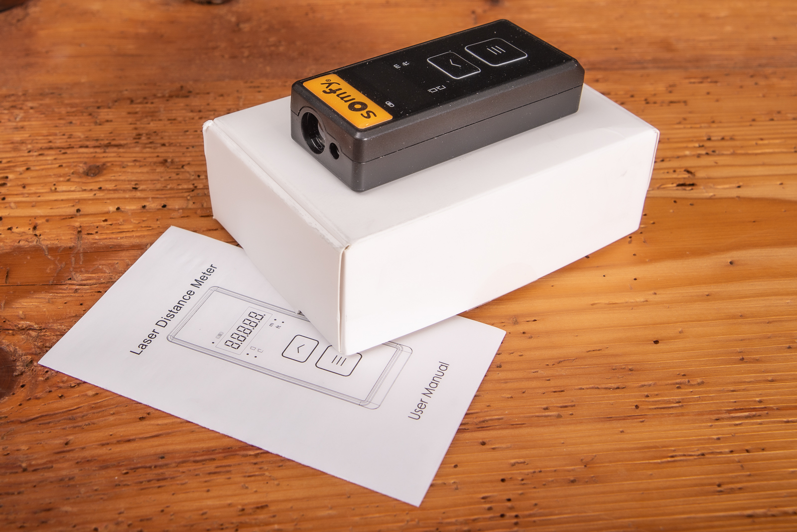 Laserdistanzmesser mit Logo-Doming mit Verpackung als Werbegeschenk.