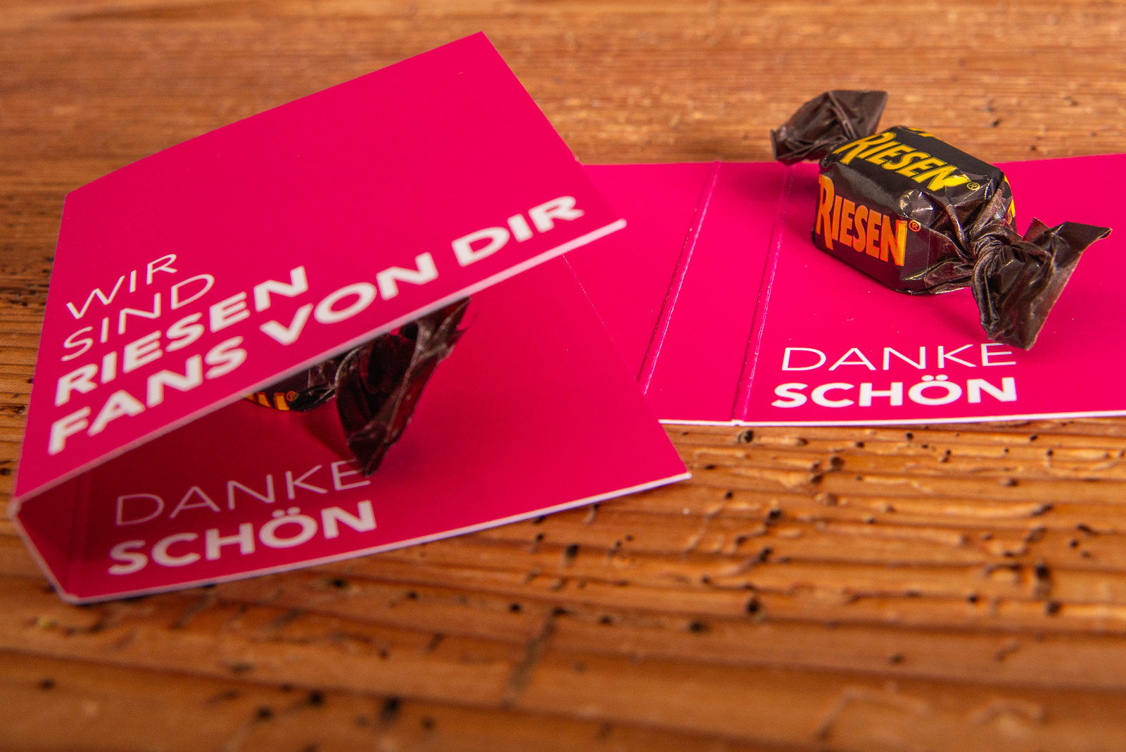 Starker Messeartikel mit viel Werbefl&auml;che. Einen Storck Riesen in der individuellen Klappkarte verschenken.