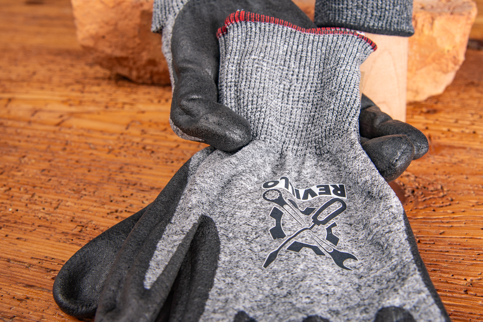 Logodruck auf Arbeitshandschuhen f&uuml;r Handwerker.