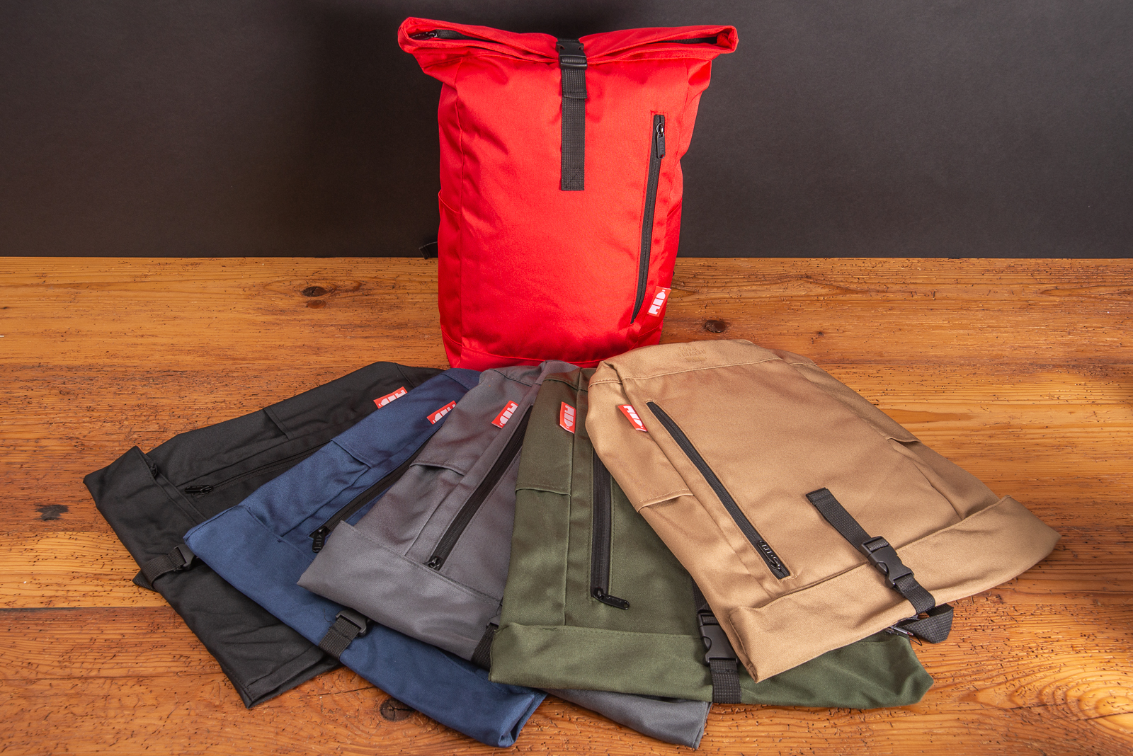 Rolltop Rucks&auml;cke in sechs unterschiedlichen Farben als Werbeartikel.