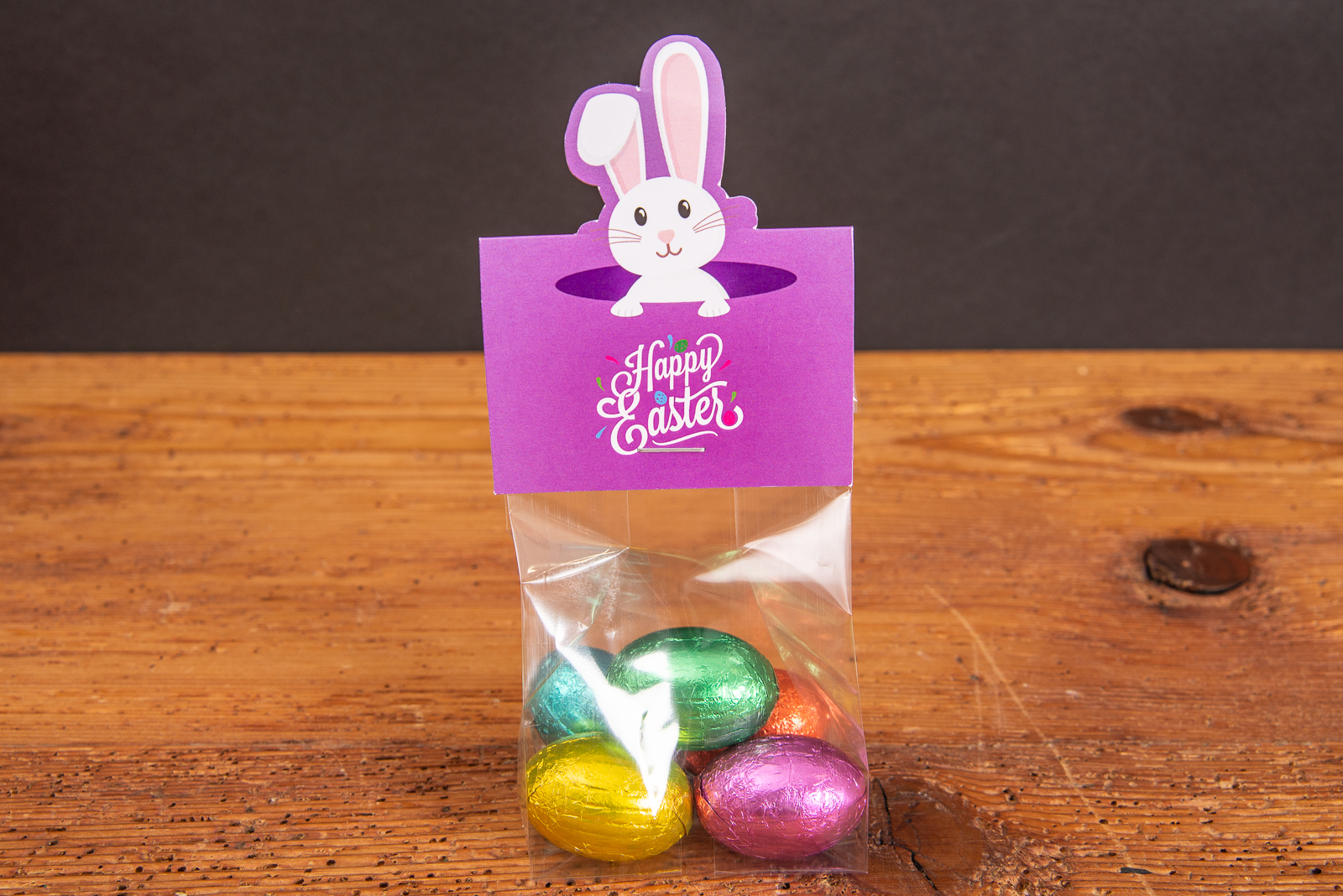 Bunte Schokoladeneier in einer durchsichtigen Standbodent&uuml;te. Der Kartonheader ist individuell bedruckbar und nach Ihren Vorgaben gestanzt. Ein Hingucker auf jeder Messe oder Tagung. 