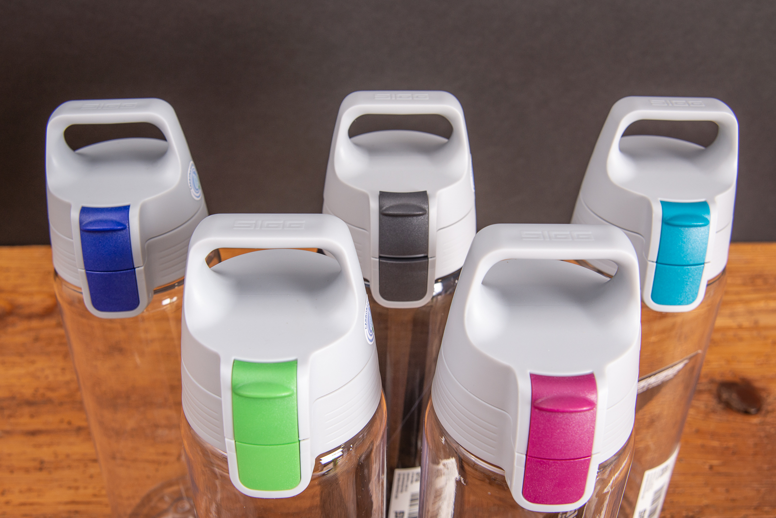 &Uuml;bersicht der neuen Verschl&uuml;sse der SIGG Total Color Flasche. Jetzt in neuen Farben mit neuen Verschl&uuml;ssen bei werbemax finden. 