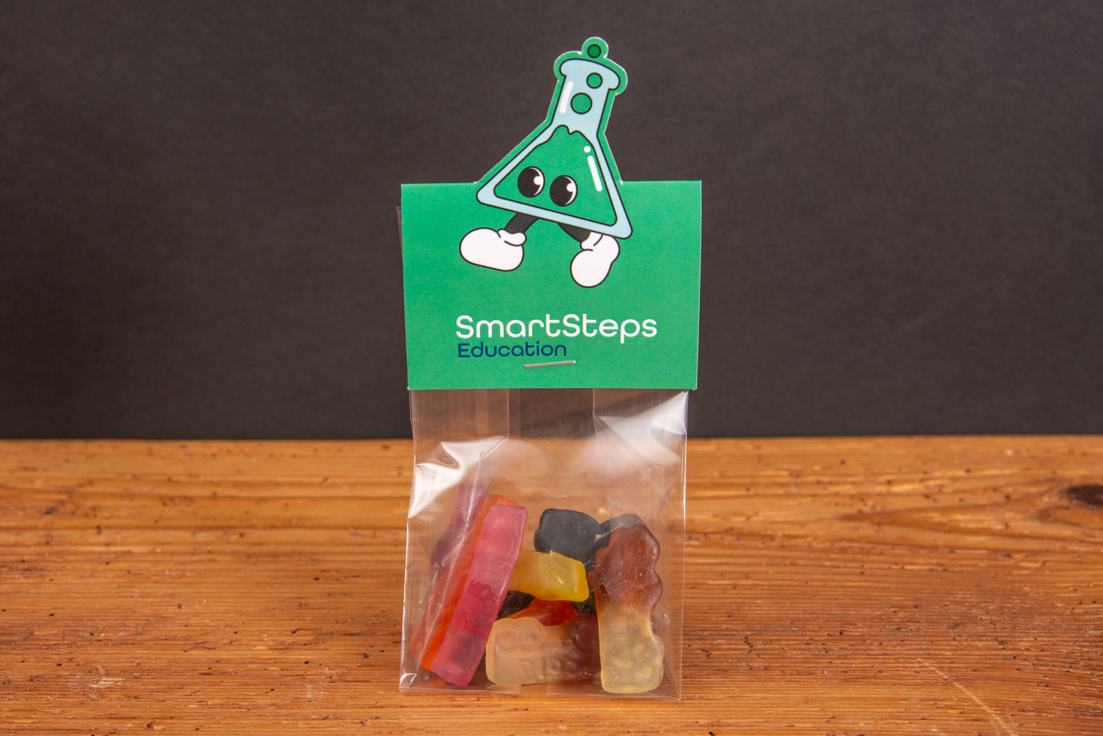 Leckere Weingummi in einer durchsichtigen T&uuml;te. Der Verschluss wird aus einem Kartonheader gebildet. Der frei gestaltbar in Form und Design ist. 