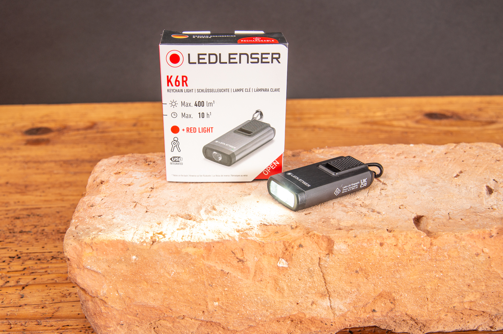 Kleine aber leistungsstarke Taschenlampe von LEDLenser f&uuml;r den Schl&uuml;sselbund. Graues Aluminiumgeh&auml;use macht die Leuchte robust und f&uuml;r jedes Outdoorabendteuer geeignet.