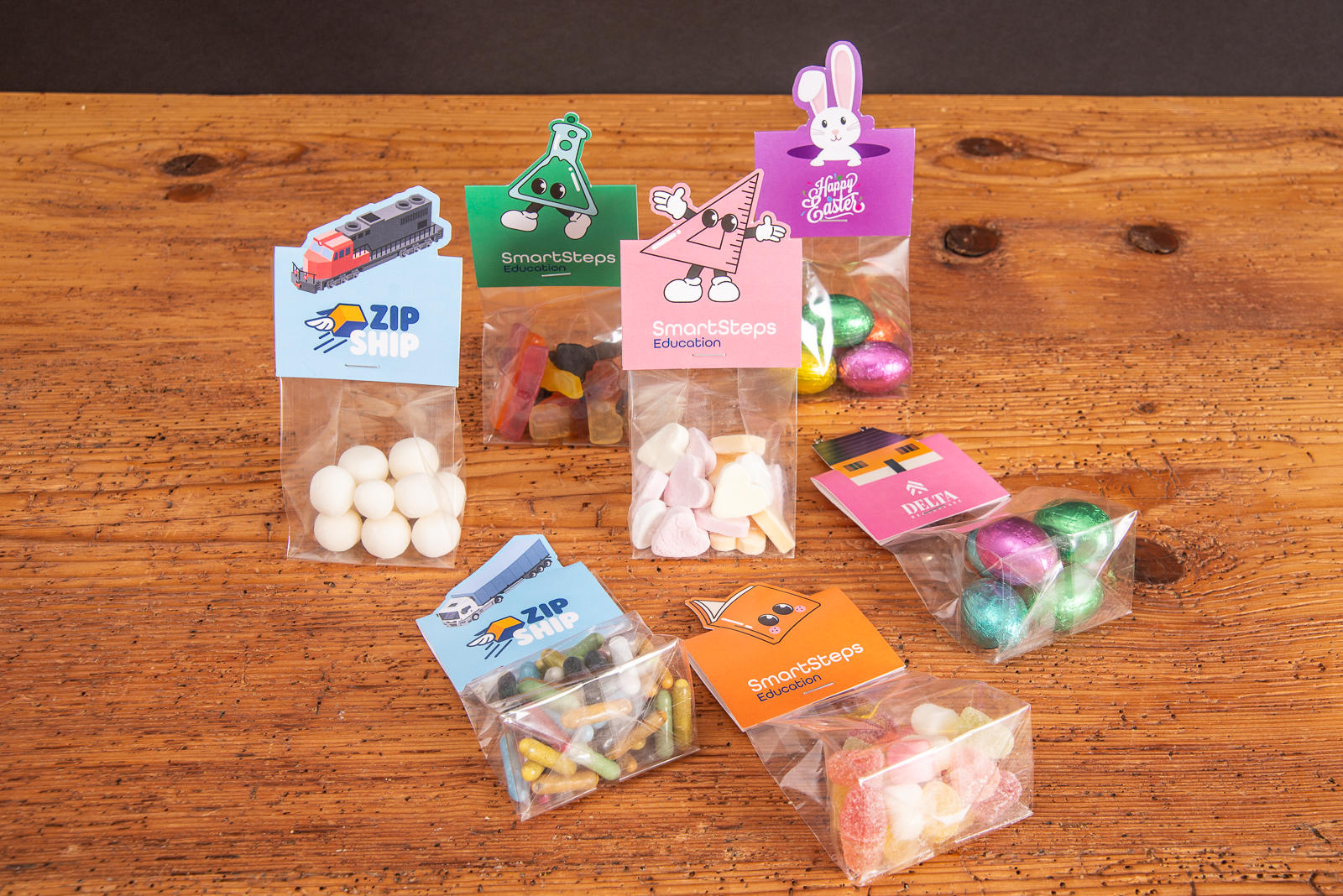 Viele M&ouml;glichkeiten. Bedrucken und gestalten Sie den Kartonheader Ihres s&uuml;&szlig;en Werbegeschenks kreativ selbst. Viele F&uuml;llvarianten stehen Ihnen au&szlig;erdem zur Verf&uuml;gung. 