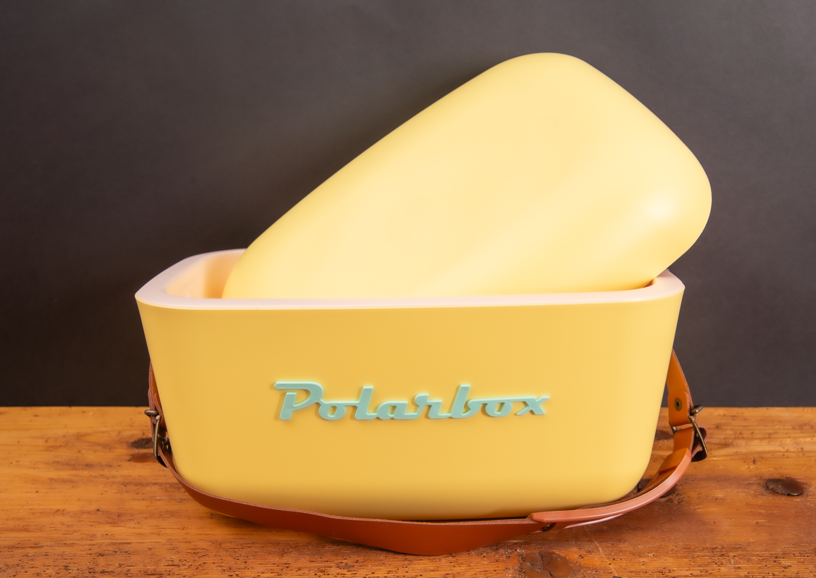 Verschenken Sie die Polarbox in Classicfarben, hier in der Farbe yellow. 