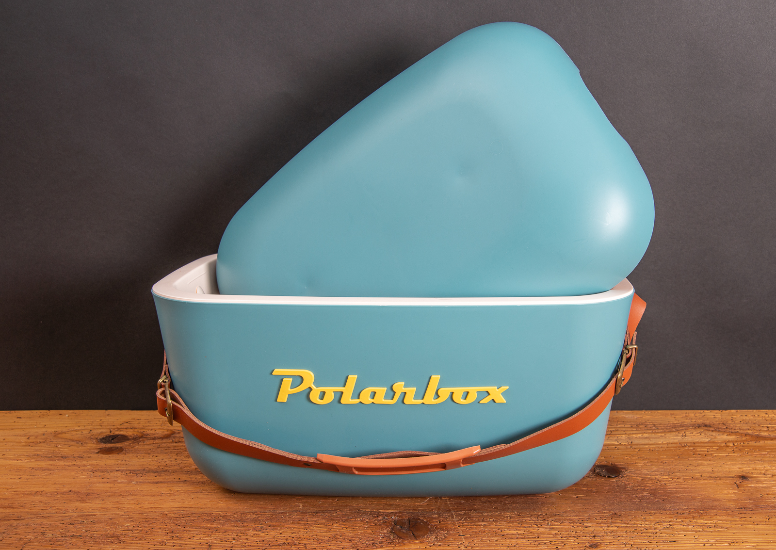 Stylische Polarbox in der Farbe petrol mustard. Gro&szlig;e K&uuml;hlbox mit hoher Isolierung in einem tollen Design