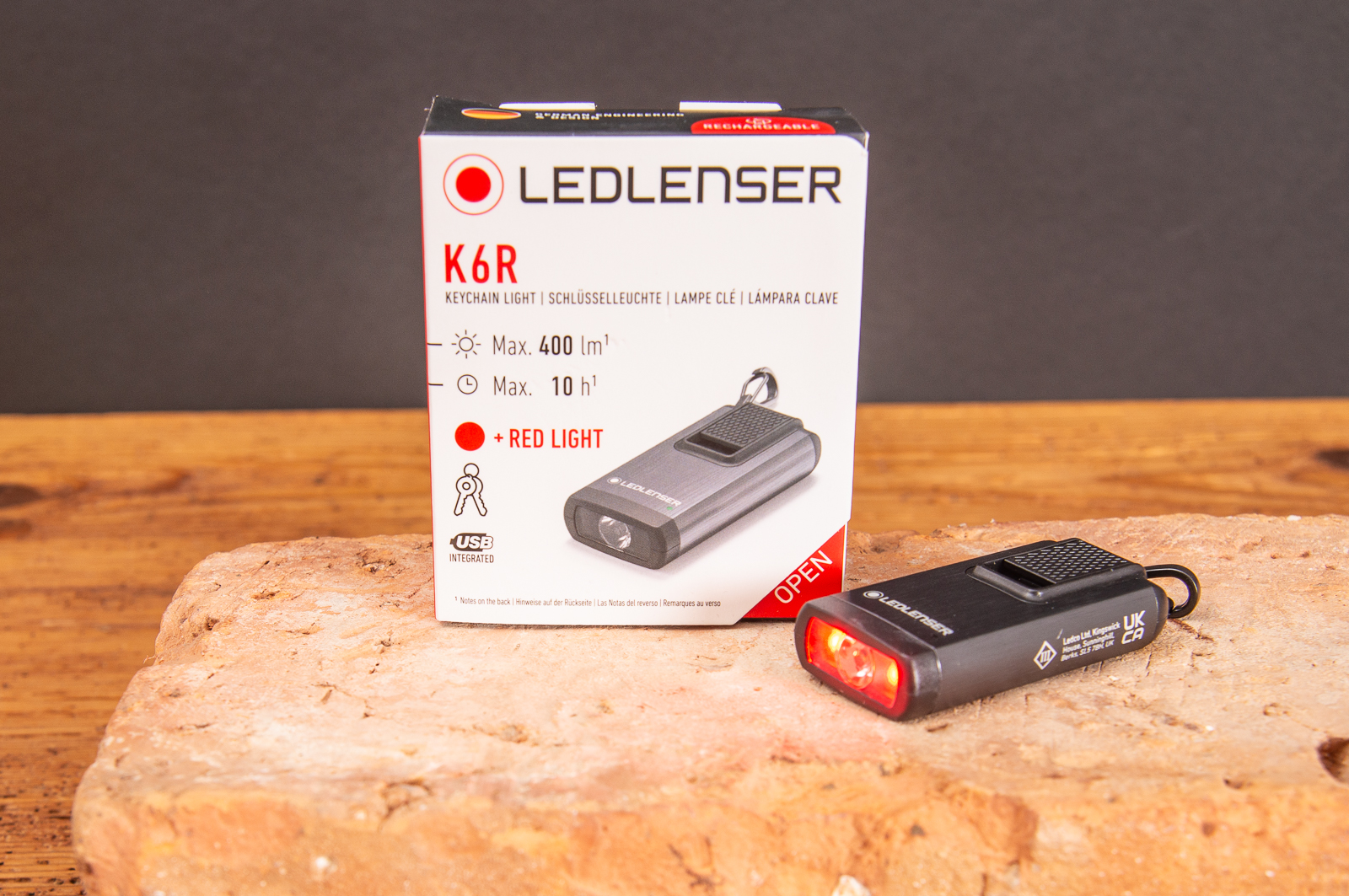 Leichte und kompakte Taschenlampe von LED Lenser f&uuml;r den Schl&uuml;sselbund. Leuchtweite bis zu 800 m und 400 Lumen Leuchtkraft. 