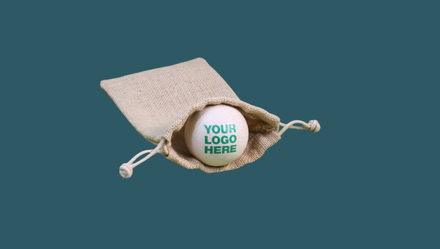 Runder Faszienball aus heller Buche mit Logo im Jutebeutel, nachhaltiger Werbeartikel f&uuml;r Messen und Physiotherapie.