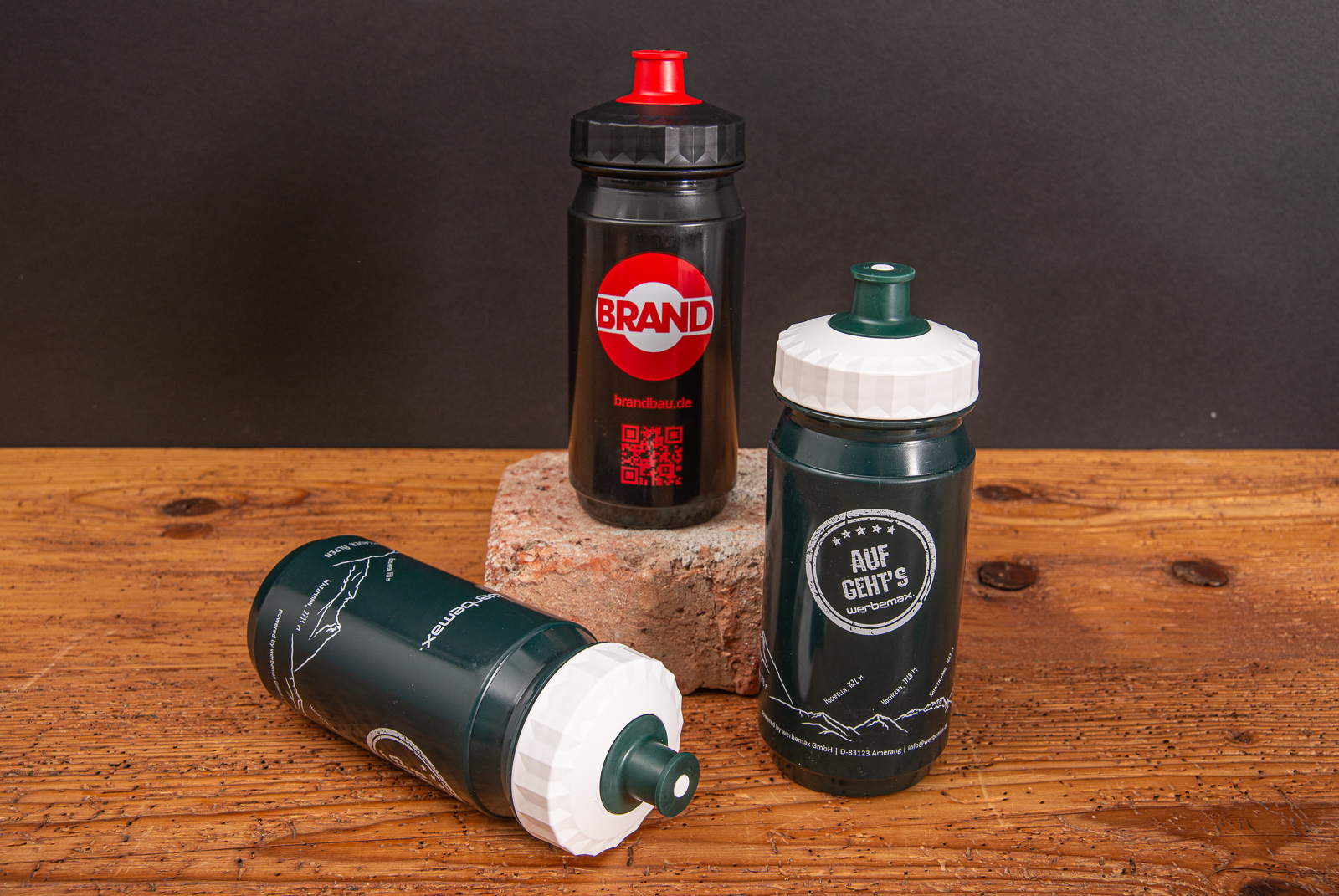 G&uuml;nstige Sport Trinkflasche mit rundum Logodruck als Geschenk f&uuml;r Kunden und Mitarbeiter auf Veranstaltungen.