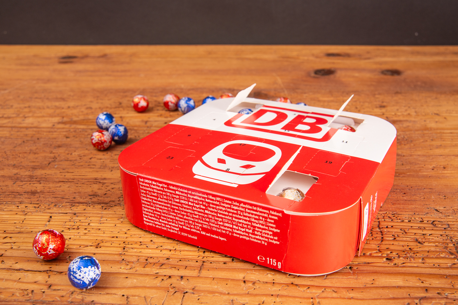 Innovativer Adventskalender im App-Design mit hochwertiger Lindor-F&uuml;llung. Jetzt individuell gestalten und in der Adventszeit beim Kunden pr&auml;sent sein.