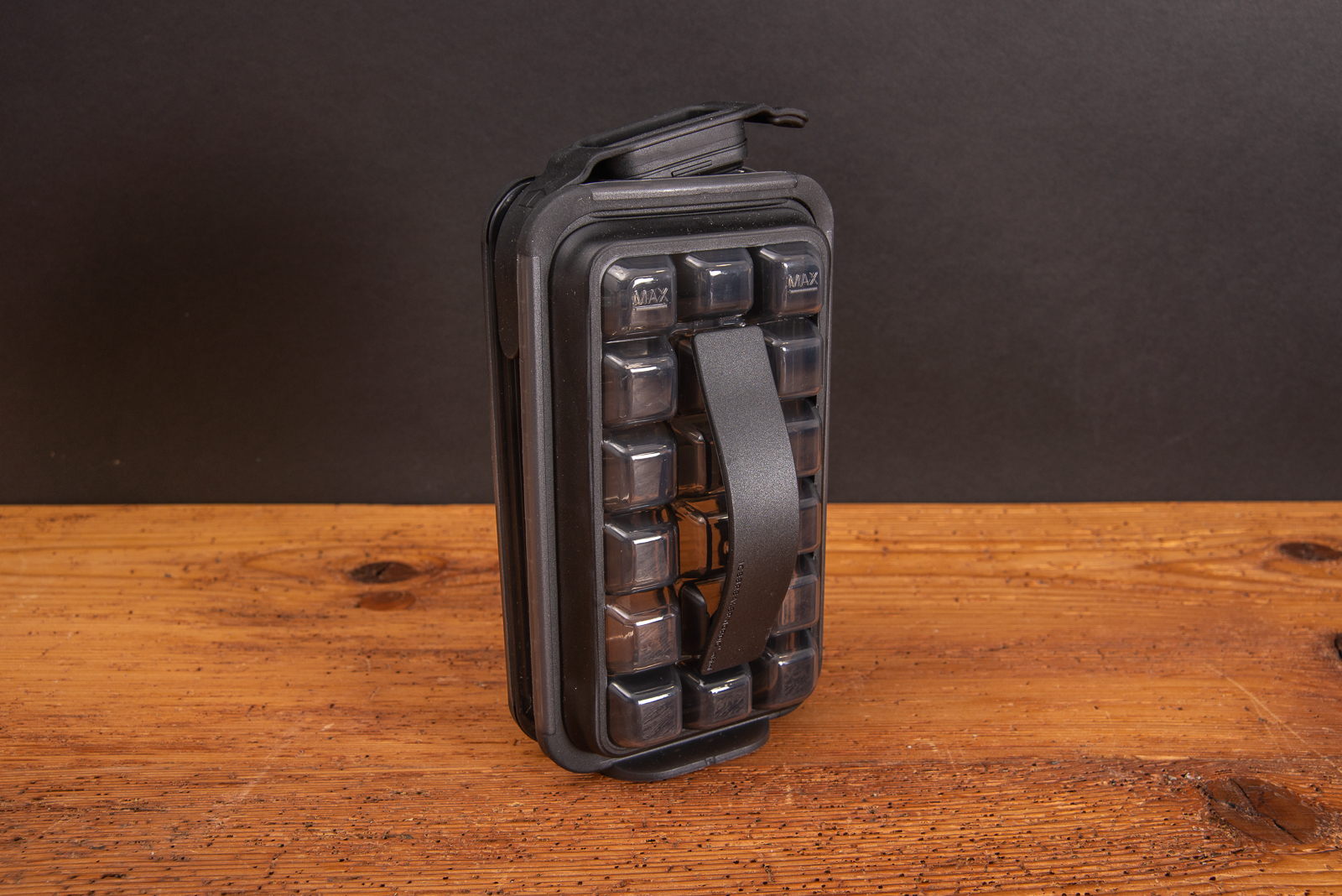 Seitenansicht Icebreaker Pop in schwarz mit Logodruck das coole Werbegeschenk f&uuml;r Kunden und Mitarbeiter 