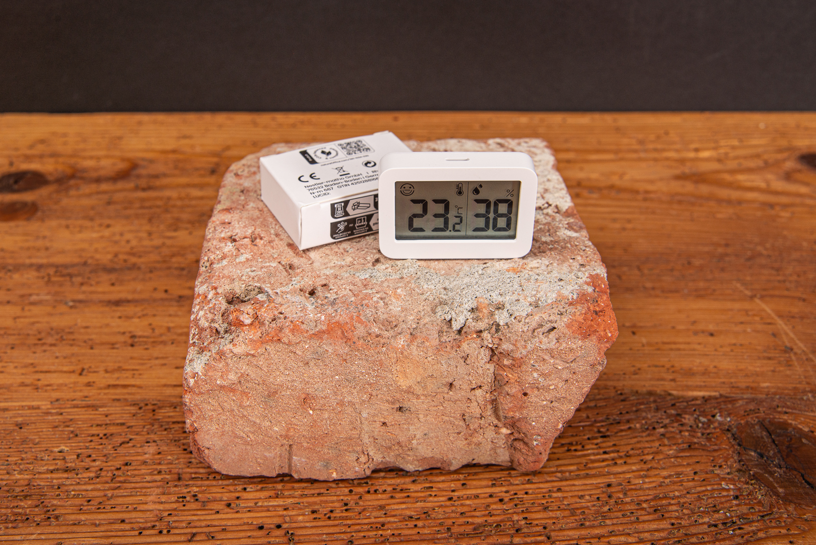 Praktisches Hygrometer als Werbegeschenk f&uuml;r ein angenehmes Raumklima, egal ob zu Hause oder im B&uuml;ro, das handliche Hygrometer mit Temperaturanzeige im modernen Wei&szlig;, ist ein sch&ouml;nes Werbegeschenk mit Mehrwert. 