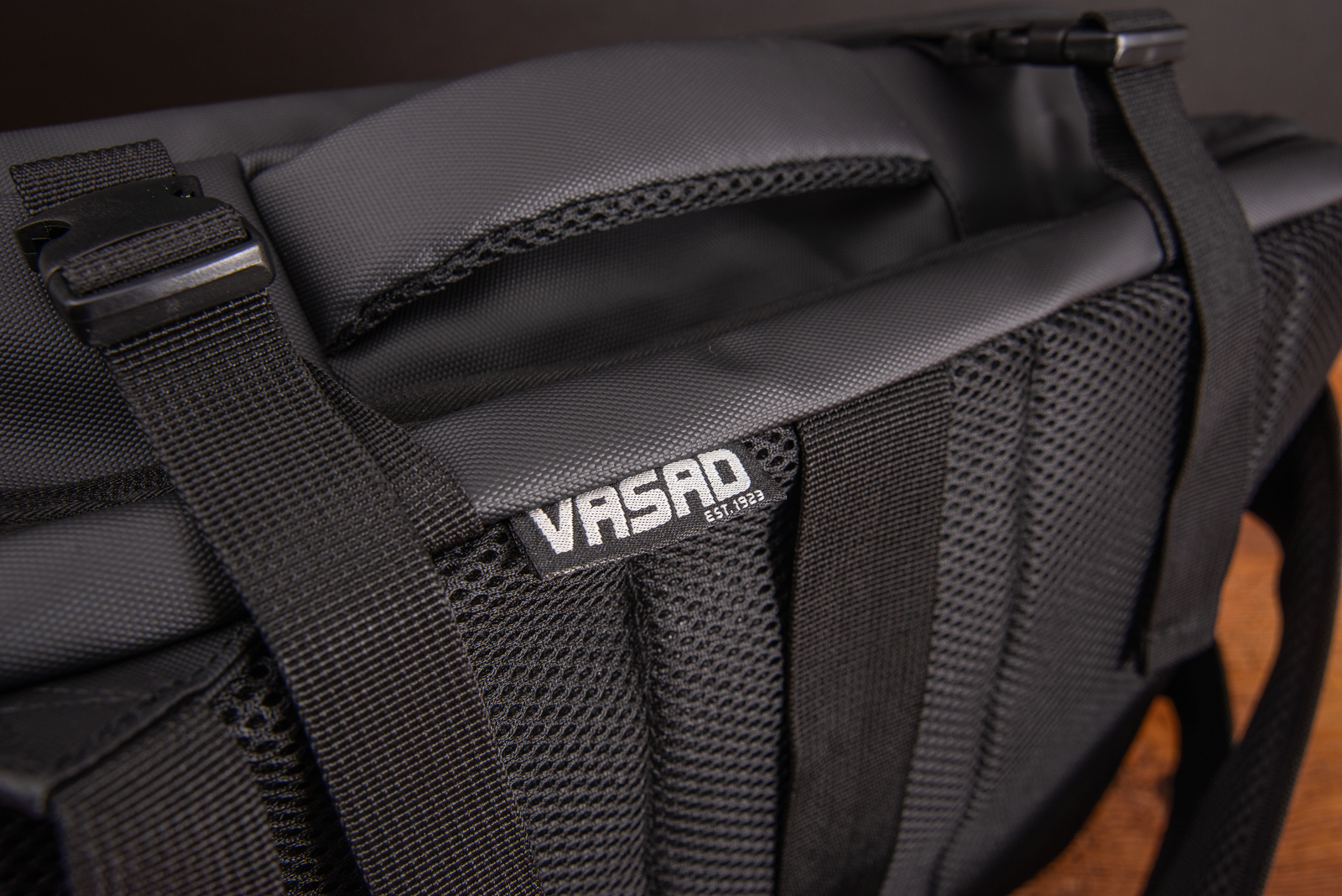 Underseater von Vasad in schwarz als hochwertiges Mitarbeitergeschenk - ideal f&uuml;r Flugreisen als praktisches Handgep&auml;ck.