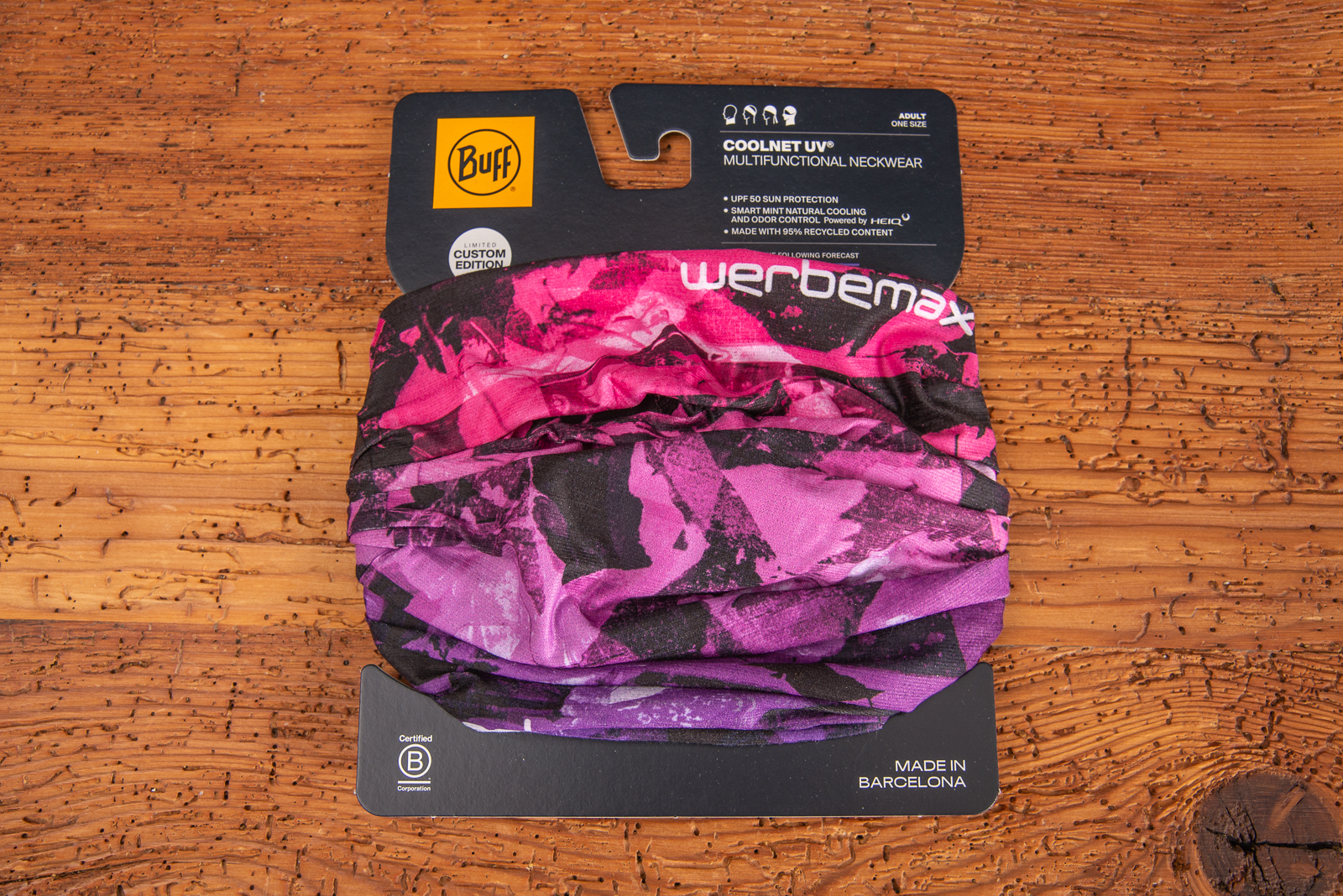 BUFF Safety Coolnet UV Multifunktionstuch in Pink mit Werbemax Logo &ndash; k&uuml;hlend, schnelltrocknend und ideal als nachhaltiger Werbeartikel mit Sonnenschutz.