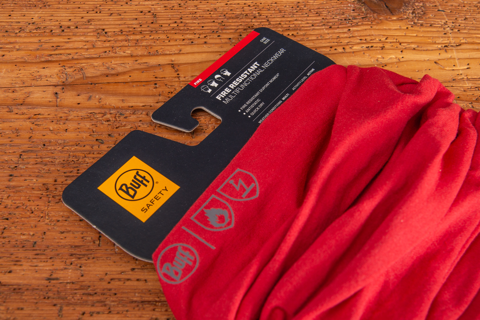 BUFF Safety Fire Resistant Multifunktionstuch in Rot &ndash; flammhemmend, antistatisch und ideal f&uuml;r den Einsatz in sicherheitsrelevanten Arbeitsumgebungen.